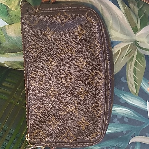 LOUIS VUITTON* MINI POCHETTE with LV Crossbody Strapđź’– - Picture 8 of 10